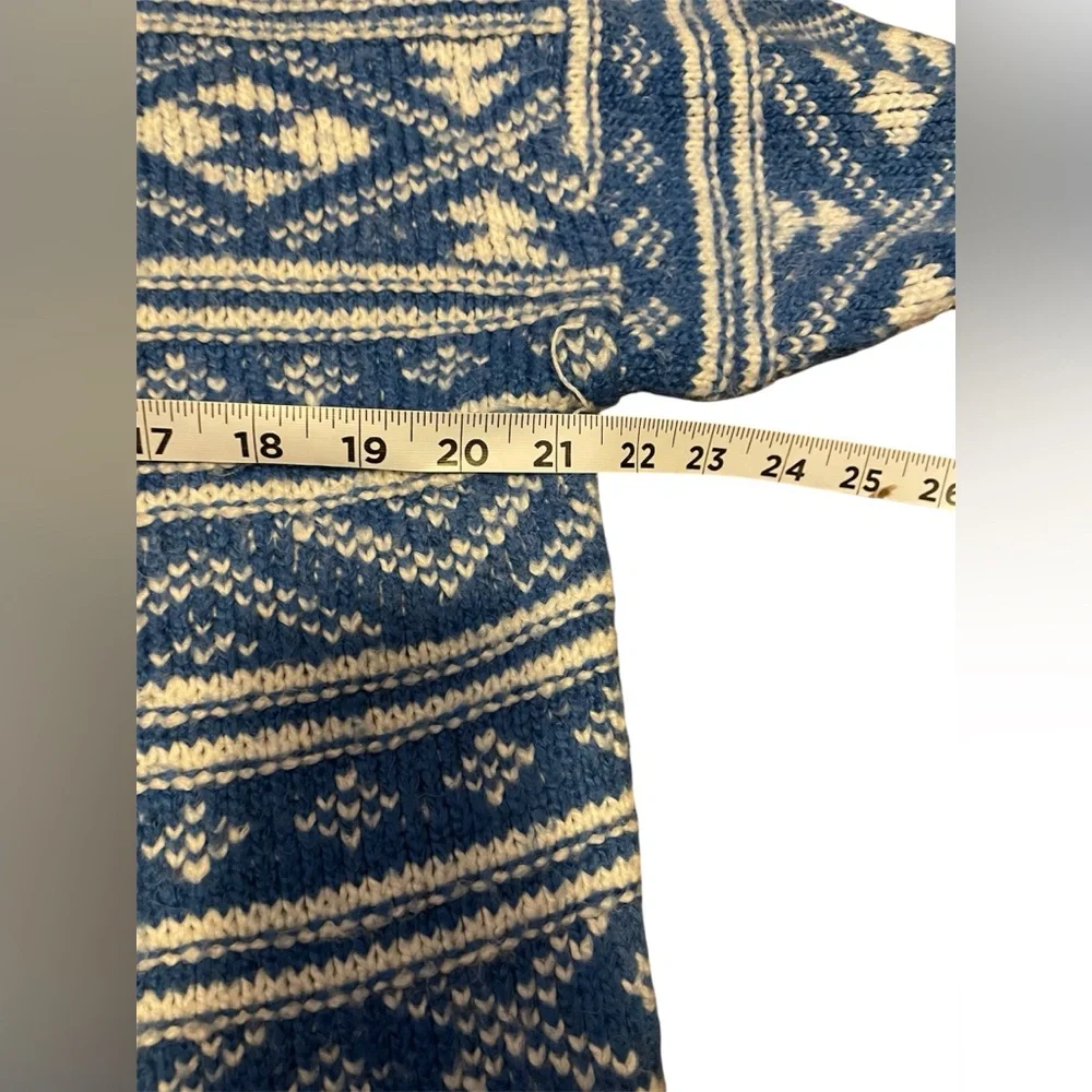 American Eagle Outfitters Blue and White Patterned Sweater